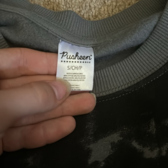 Pusheen ghost sweatshirt - Picture 3 of 3